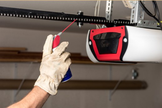 Dos & Don’ts of Garage Door Maintenance